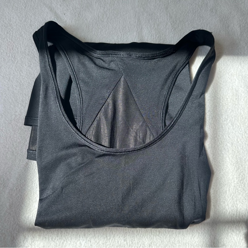 Lululemon Athletica NWT Women’s Essential Pleated Racerback Tank Black, size 8 - Picture 8 of 16